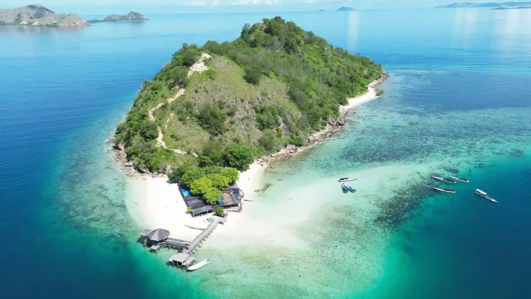 Kelor Island from the air with its white sandbar