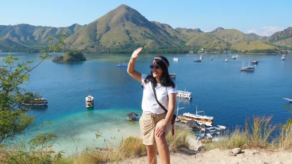 A visitor at the Kelor Island viewpoint above the bay